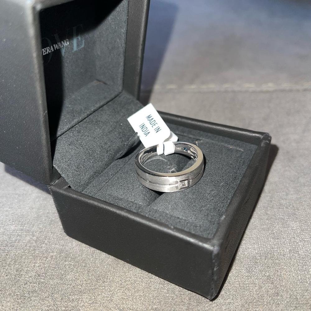 Vera Wang Love collection Men’s 1/15 CT. Square Diamond  wedding band 14 w/gold